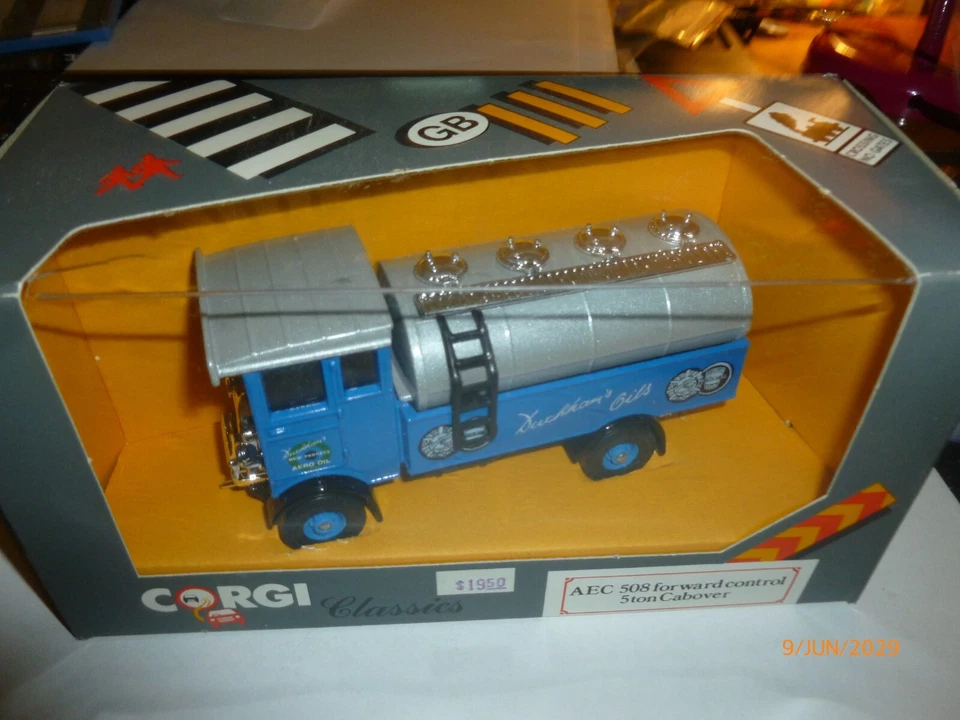 NEW Corgi Classics 5 Ton Cabover, Somerlite Ltd, Oil Truck AEC 508 - Image 2 of 4
