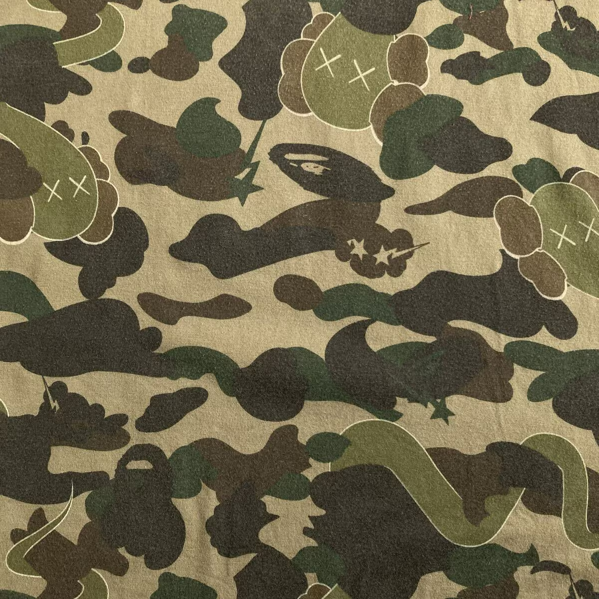 Reversible KAWS × BAPE CAMO T-shirt a bathing ape Bendy Size L | eBay