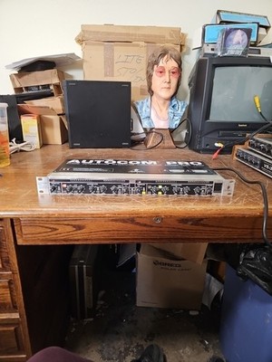 Behringer Autocom Pro model MDX-1400