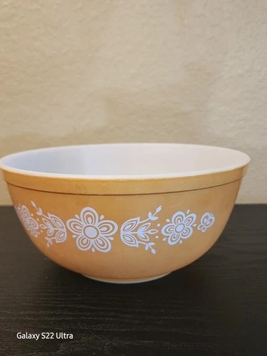Vintage Pyrex #403 Butterfly Gold 2.5 Qt Nesting Mixing Bowl