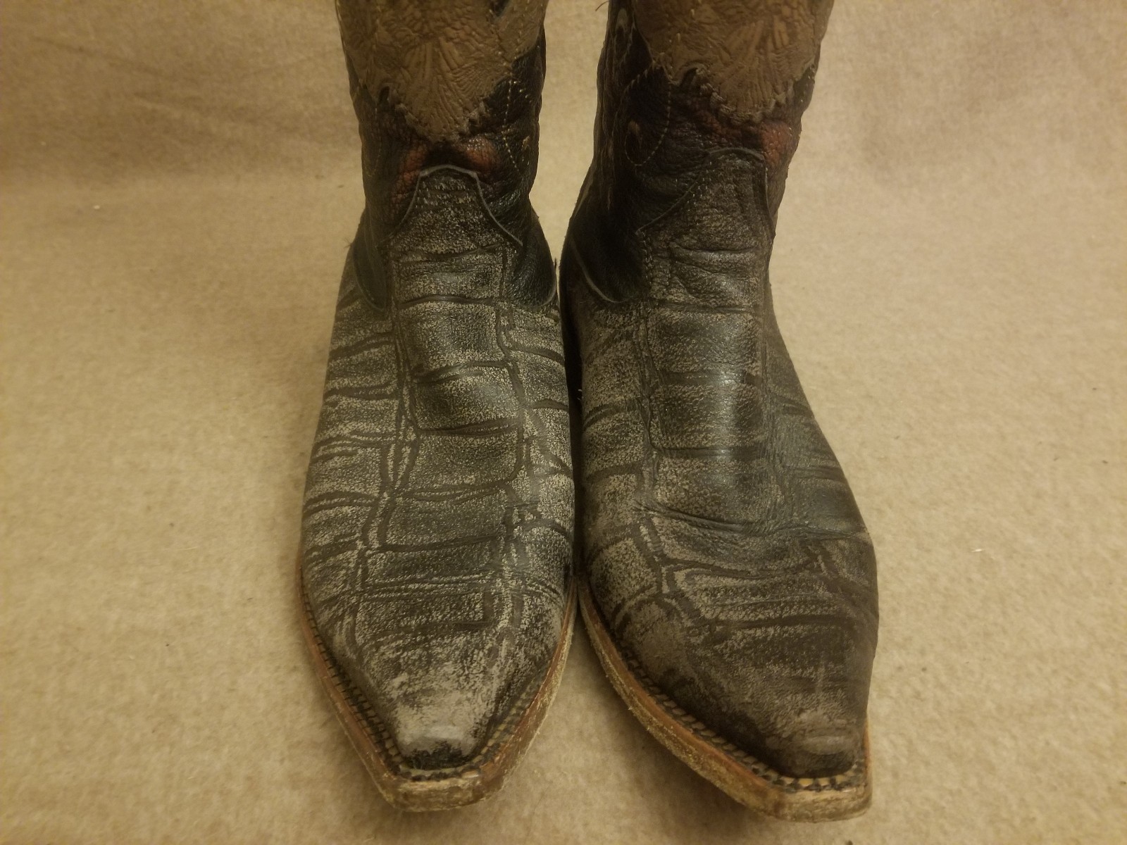 Vintage Corral Men Eagle Distressed Snip Toe West… - image 6