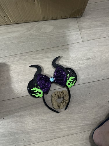 MINNE MOUSE EARS UNBRANDED VILLIAN INSPIRED PURPLE SEQUIN BOW WITH BLACK HORNS - Picture 2 of 2