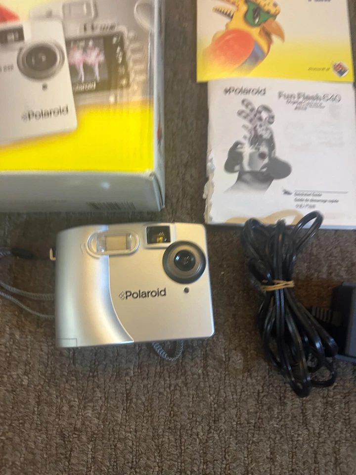 Vintage Polaroid Fun Flash 640 x 480 0.3MP Digital Camera w/ Box - Image 3 of 4