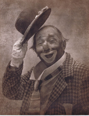 Hendrickson Original Photo B&W Clown Greeting You with His Bowler Hat 11x14