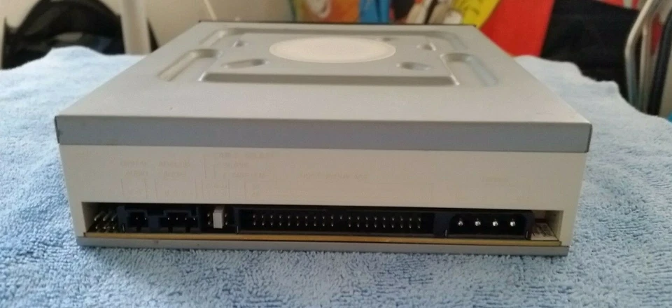 Philips & BenQ Black Bezel IDE DVD/CD R/W Optical Drive P/N: DH-16A1P14C - Image 2 of 3