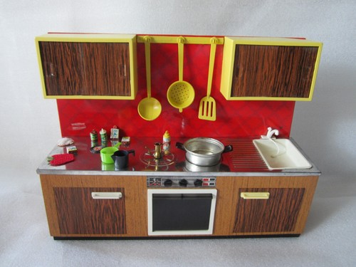 VTG SUPER STAR MARTIN FUCHS GERMANY BARBIE SIZE TIN KITCHEN UNIT w/  ACCESSORIES
