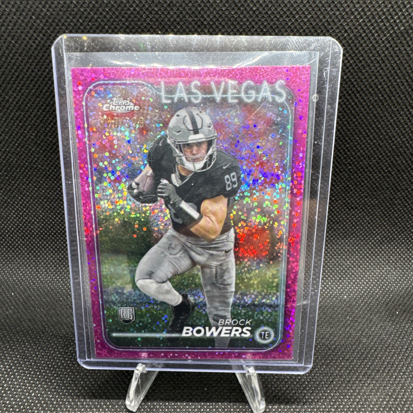 2024 Topps Chrome - Rookies Brock Bowers #207 Pink Refractor (RC)