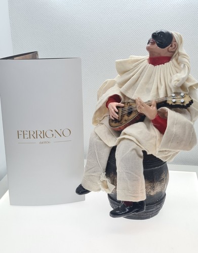 Ferrigno Napoli - Statuina di Pulcinella con mandolino, sulla botte - Alt.15cm. - Foto 6 di 6