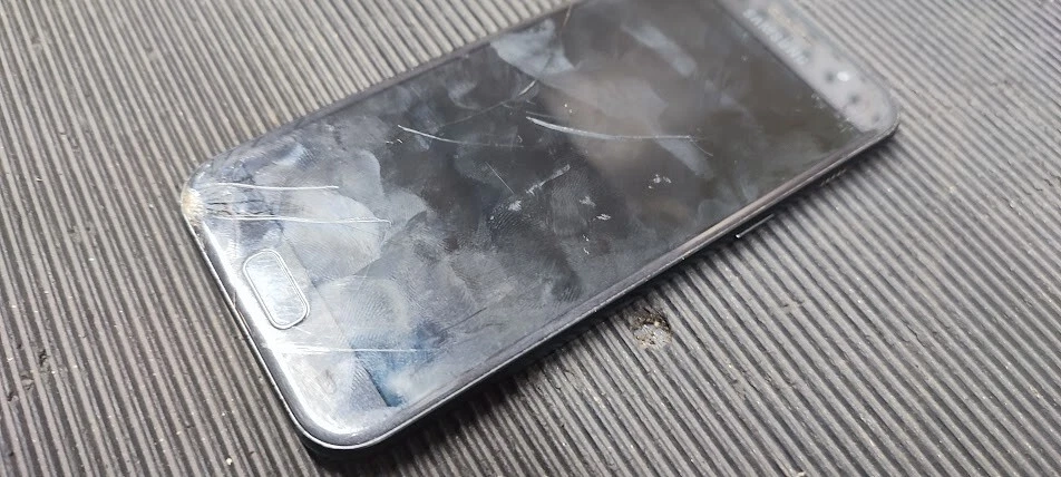 Samsung Galaxy A3 SM-A320FL 2017 Broken LCD, Locked Account, Fully Functional Foto 3 de 4