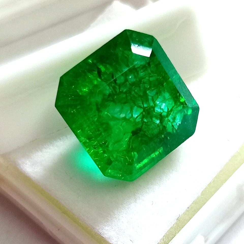 Piedra preciosa suelta certificada AAA corte cuadrado verde natural colombiana de 11 quilates Foto 3 de 4