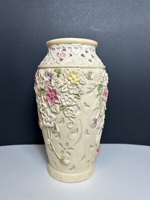 VINTAGE UNIQUE  8'' CERAMIC VASE 3D FLOWERS FLORAL CUTOUT DESIGN