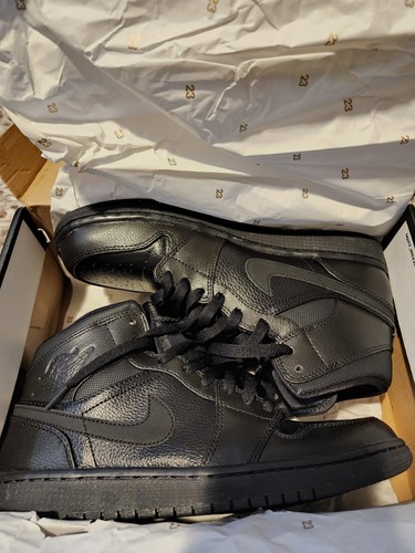 Retro Size 9 - Jordan 1 Mid Black - 554724-030 - Picture 16 of 16