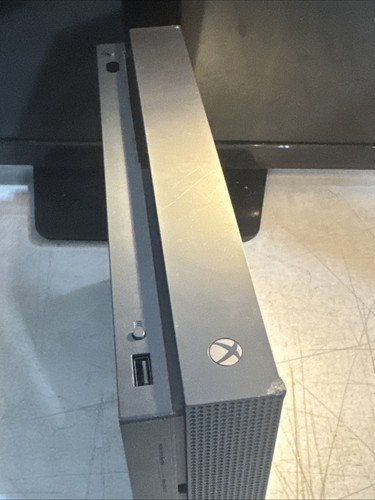 Consola Microsoft Xbox One X Gold Rush Edición Especial 1TB Para Piezas Reparación - Imagen 9 de 12