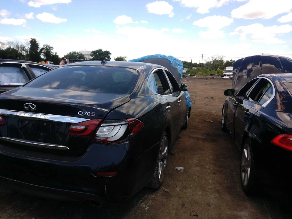 2015 INFINITI Q70 Left Steering Knuckle OEM 258240 Black 90K Miles Foto 3 de 4