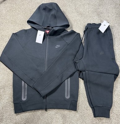 NIKE TECH FLEECE SET   (BLACK) Sizes: L and XL available 