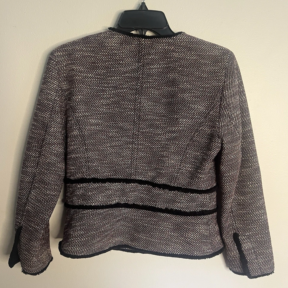 Blazer de tweed texturizado Banana Republic para mujer 6 flecos botón a presión azul/rojo/blanco Foto 2 de 4