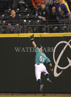 Ichiro Suzuki Mariners Catch at warning track 8x10 11x14 16x20 Photo