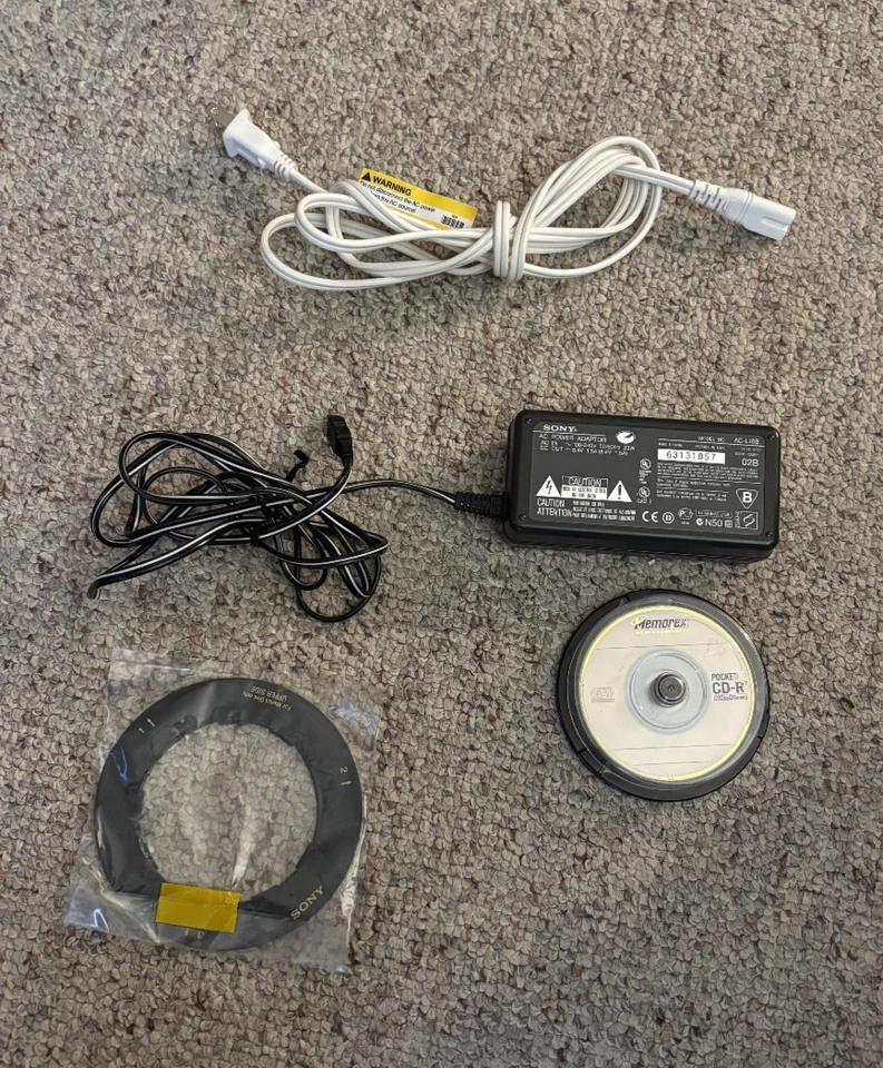 Sony Mavica MVC-CD250 Digital Still Camera 2.0MP Noise Reduction 3x Optical Zoom - Image 3 of 4