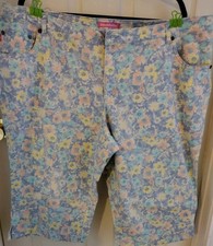 Woman Within Women's Faded Floral Capris w/Yellow, Peach Mint Flowers 24P EUC