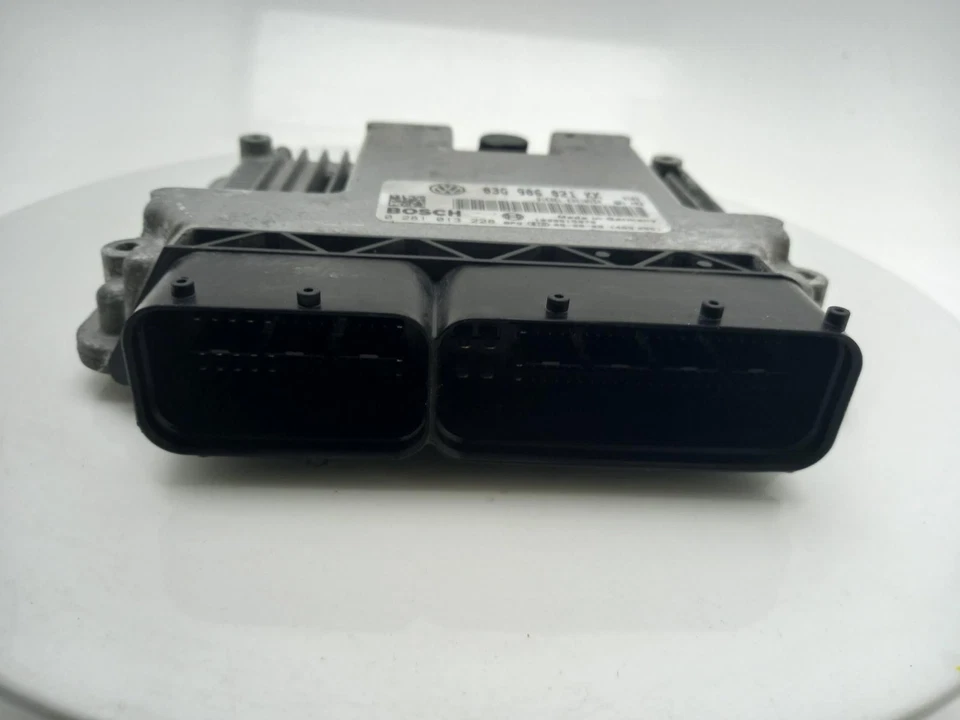 VOLKSWAGEN GOLF Engine ECU Control Module 2003-2010 - Image 2 of 4