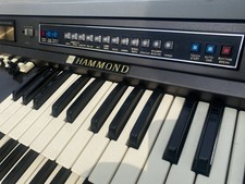Hammond B-400 electric organ