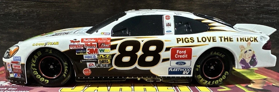 Ford Taurus Muppets Show 2002 Dale Jarrett #88 acción NASCAR diecast 1/24 Foto 2 de 4