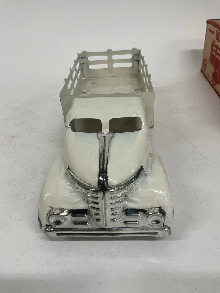 Camión y caja de leche con estaca de leche pura Marx Marcrest de colección Foto 4 de 4