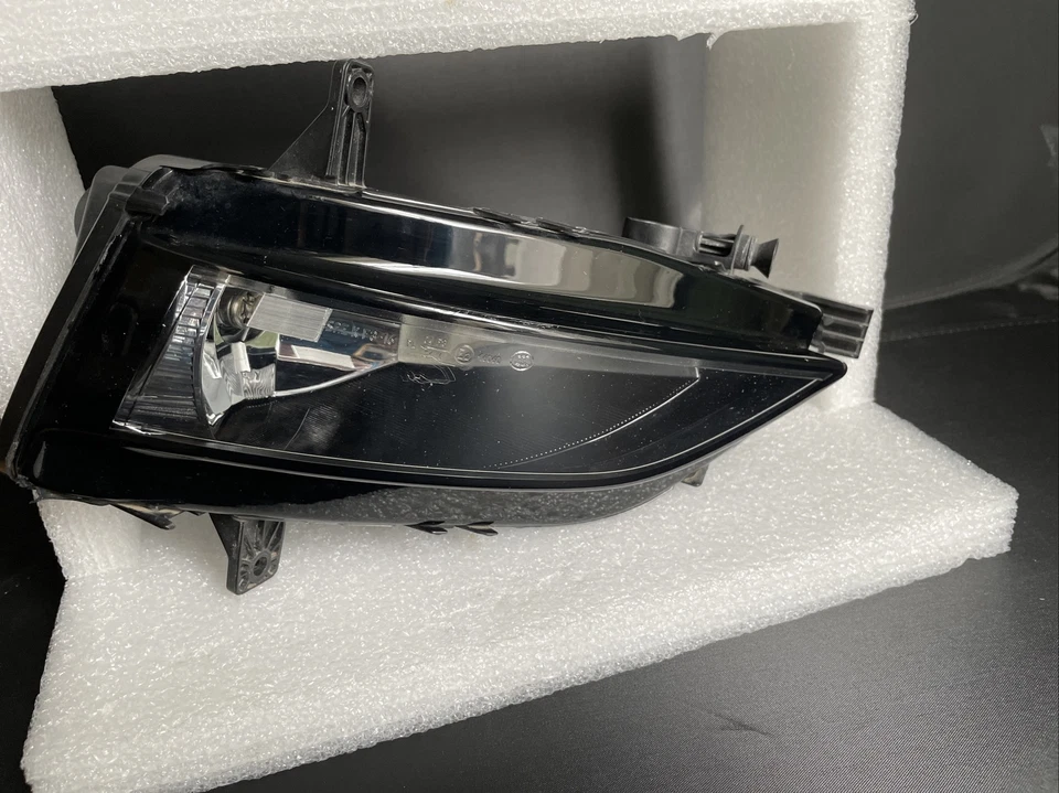 2019 2020 VOLKSWAGEN JETTA ПРАВОСТОРОННИЙ ГАЛОГЕННЫЙ ПРОТИВОТУМАННЫЙ ФОНАРЬ ОТ ОРИГИНАЛЬНОГО ПРОИЗВОДИТЕЛЯ Б/У - Изображение 4 из 4