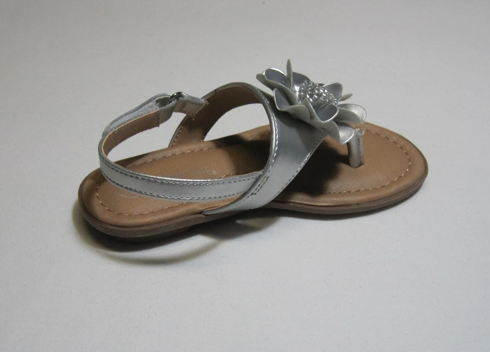 Sandalia plateada para niñas pequeñas, Cherokee nueva con etiquetas Foto 3 de 3