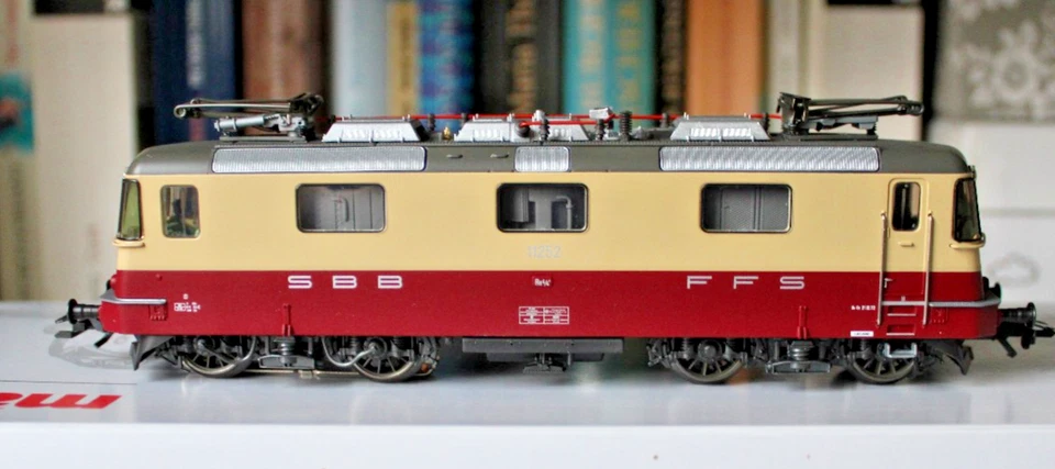Märklin H0 37349 Elektrolok Re 4/4 II CH-Bundesbahn (SBB) mfX SOUND AC TOP OVP - Bild 2 von 4