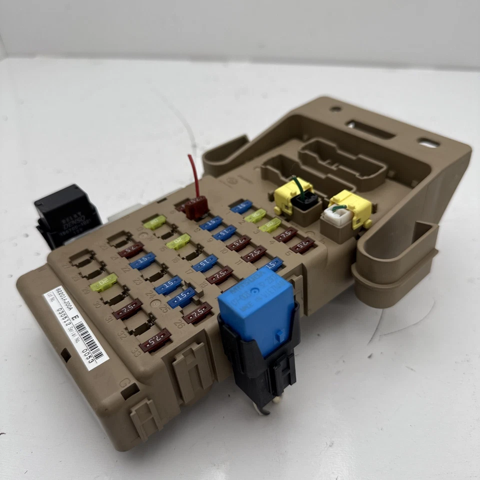 Módulo de unión de relé de fusible Subaru Outback/Legacy 2012 82201aj00a fabricante de equipos originales B4 Foto 3 de 4