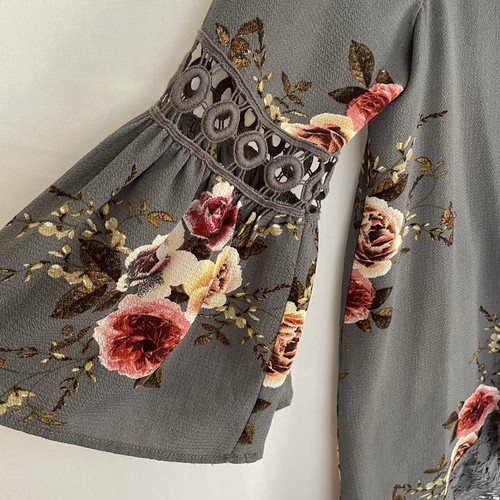 ENTRO Gr. M vorne offen lockere Strickjacke Spitze Häkel Glockenärmel grau geblümt - Bild 4 von 7
