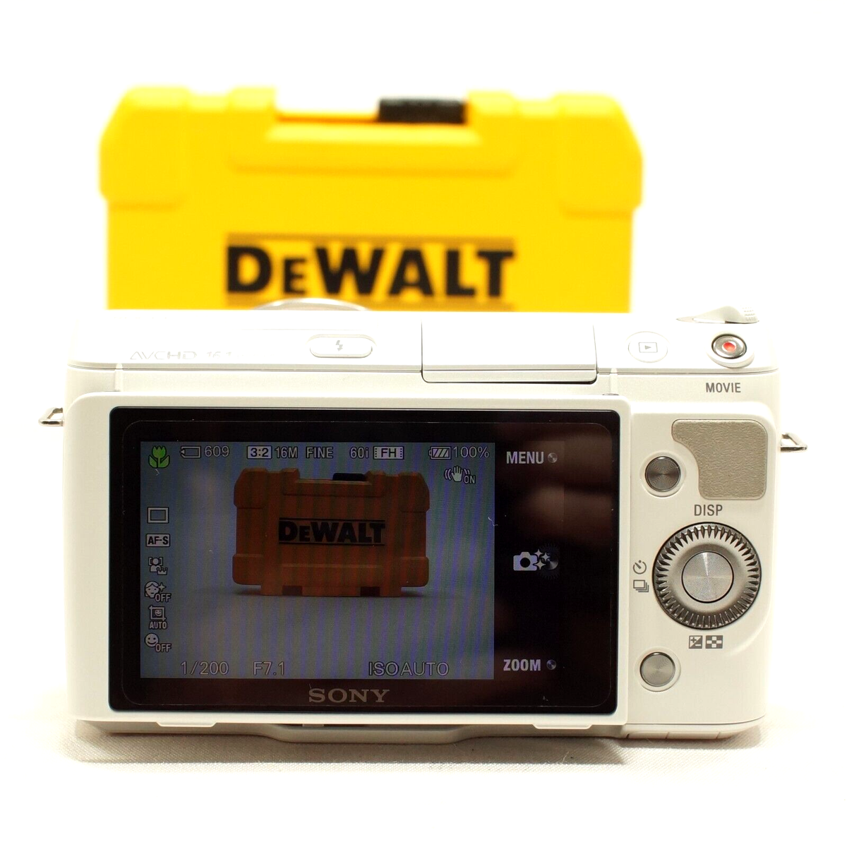 EXTRA MINT!!]Sony NEX-F3 16.1MP Camera w/18-55mm F/3.5-5.6 Lens