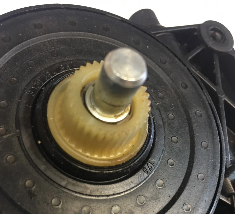 ЛЕВЫЙ ЗАДНИЙ МОТОР ДЛЯ ПОДЪЕМА ОКОН подходит: CADILLAC SRX 2013-2016 - Изображение 3 из 3