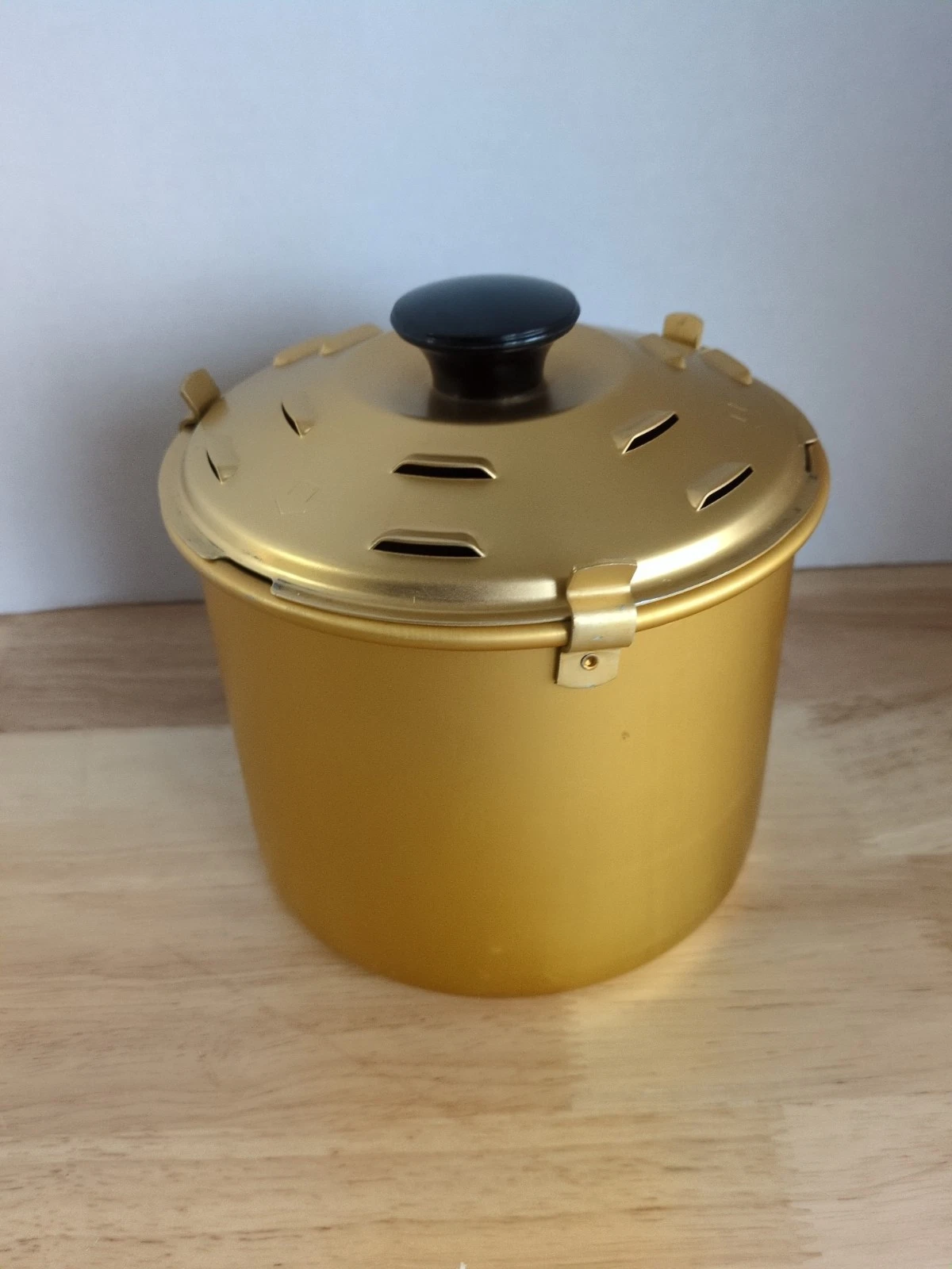Vintage Rival Crock Pot Bread 'n Cake Bake Gold Aluminum Pan & Lid And Rack Nice