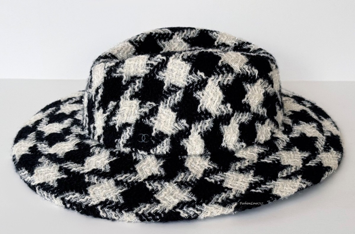 NEW 19K CHANEL BLACK ECRU WOOL TWEED HOUNDSTOOTH RUNWAY BOATER HAT