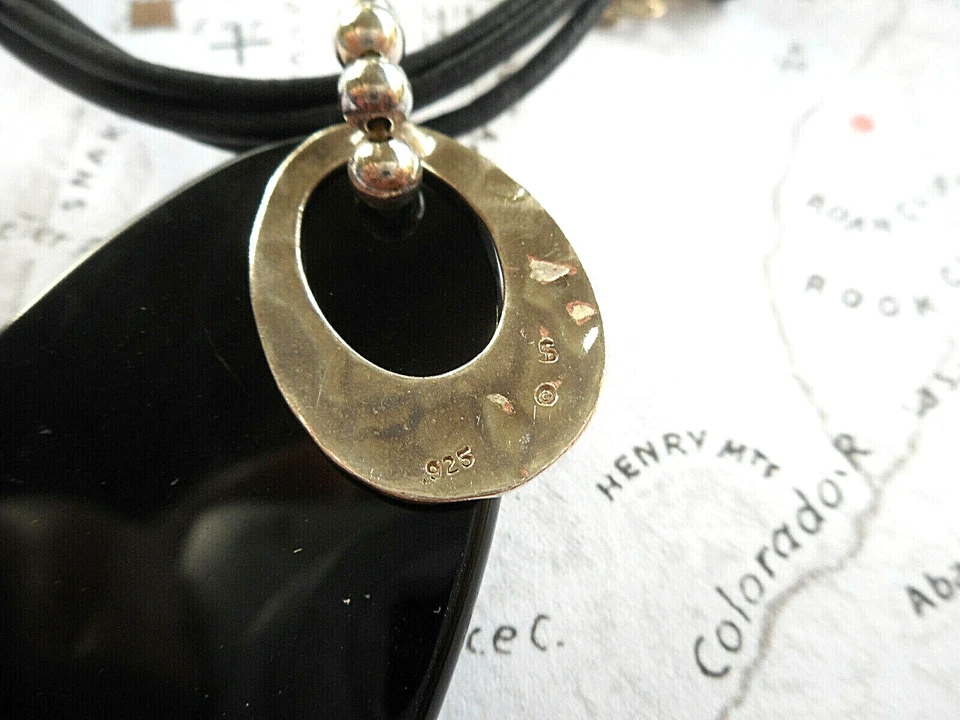 Collar con cordón de cuero colgante de ónix negro lazo martillado de ley Silpada 31NR2 Foto 4 de 4