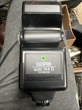 Sunpak Auto 144D Thyristor Multi-dedicated TTL flash TESTED  WORKING No Box
