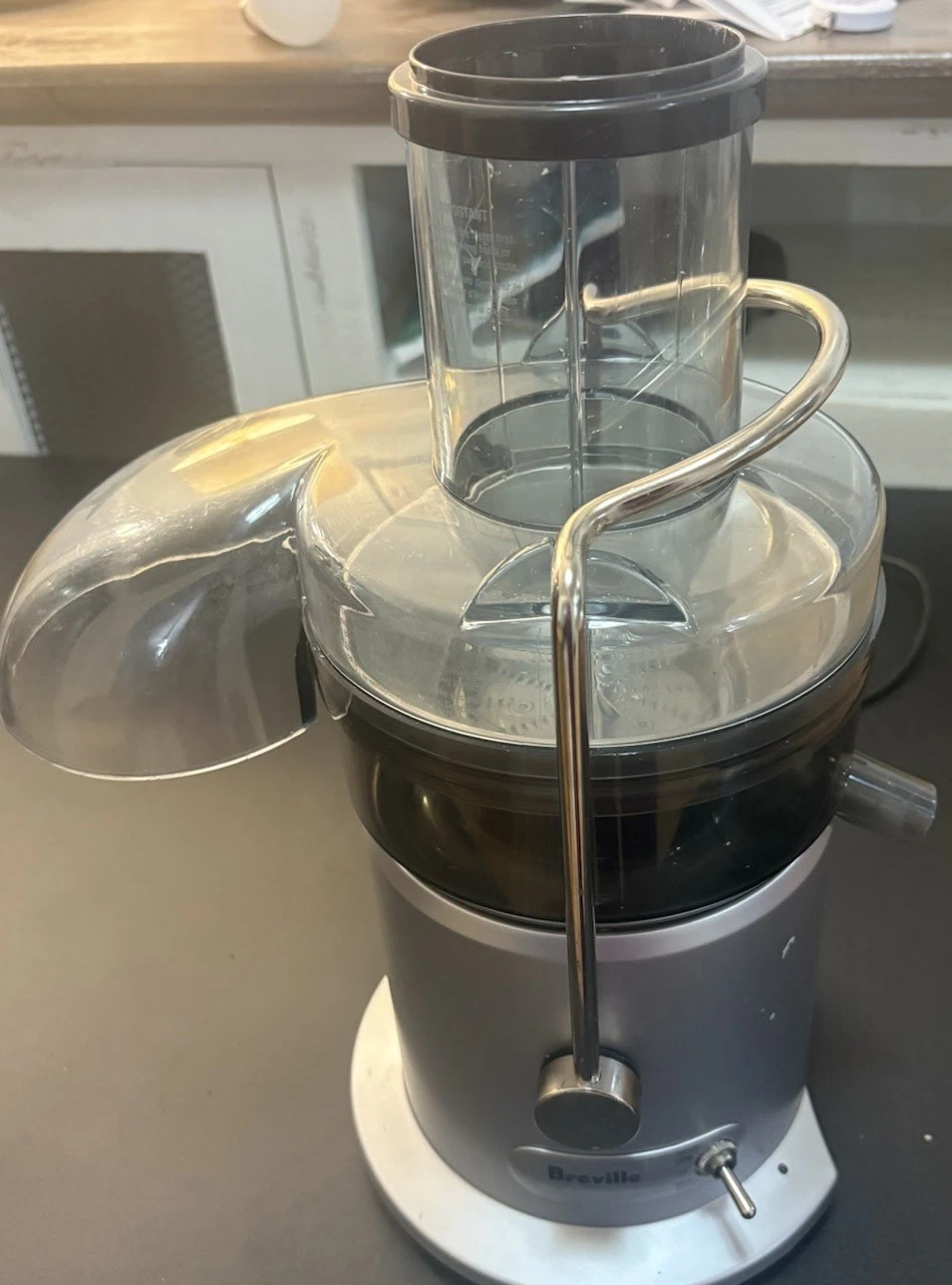 Breville Juice Fountain Plus JE98XL Centrifugal Juicer 850W Silver Works-Base