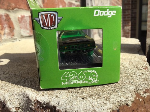 1:64 M2 Machines 426 Crate Mopar 1971 Plymouth Cuda Chase . New In Box - Picture 4 of 9