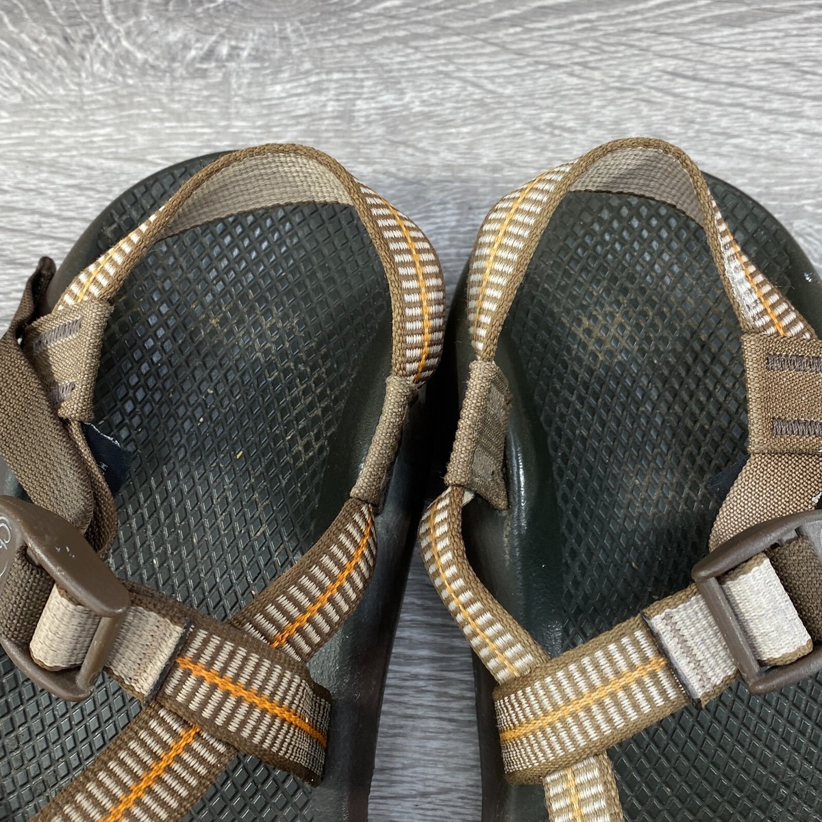 Chaco Mens Brown Strap with Toe Strap Vibram Sole Hiking 