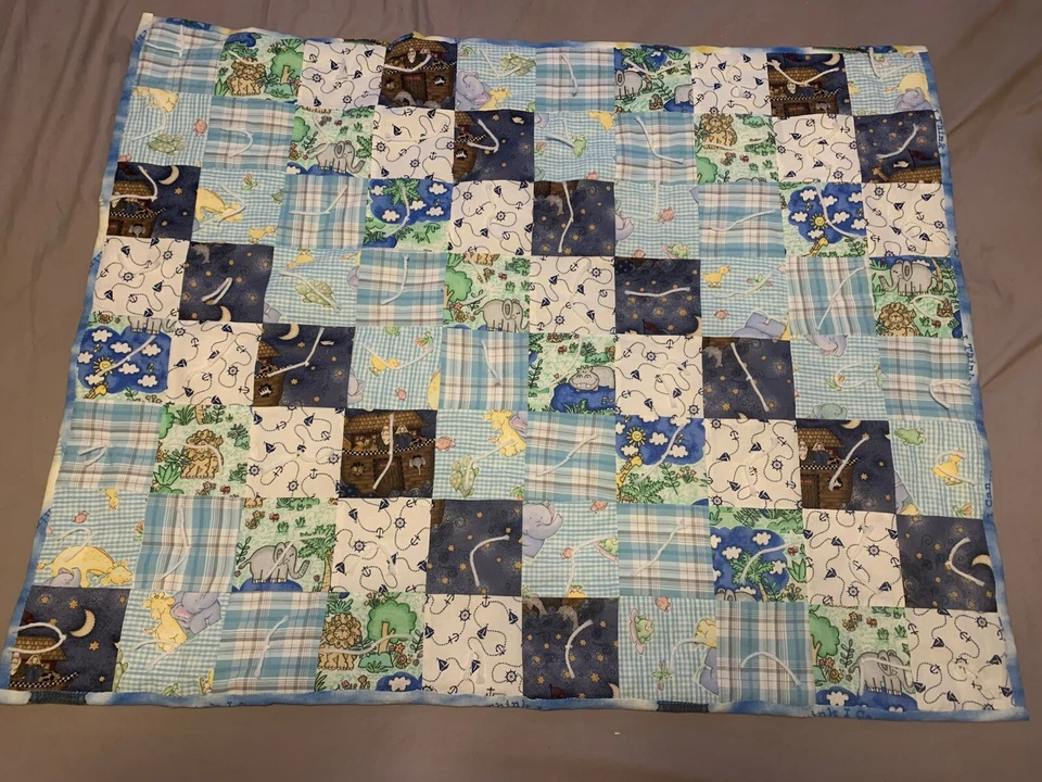 Manta acolchada hecha a mano para bebé niño hecho en EE. UU. Foto 2 de 4