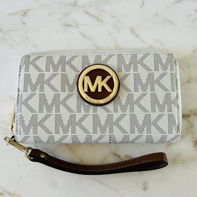 MICHAEL KORS Fulton Vanilla Flat Multi Function Phone Case Zip