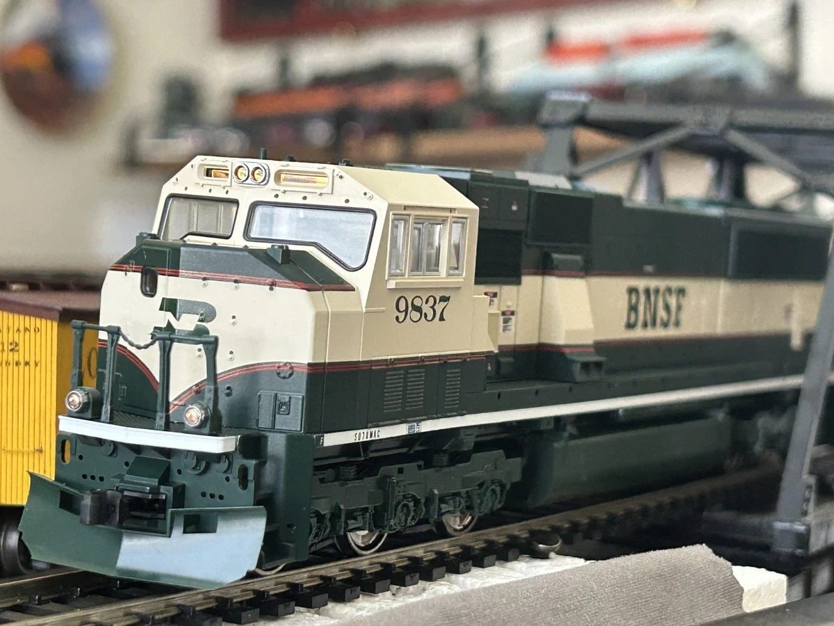 KATO BNSF Railway HO Diesel Locomotive Model Railroad Locomotives