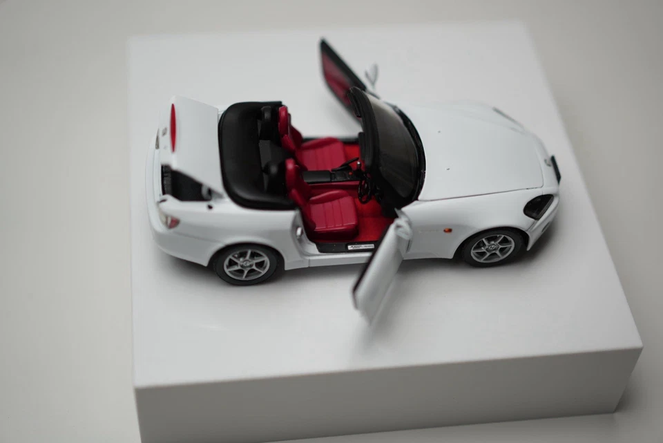 Honda S2000 White AP1 Diecast Model Openable And Closed Ebbro Premium 1:24 - Image 3 of 4
