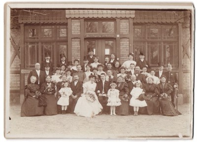 Photograph Rötha, wedding party with bride and groom, soldiers in Un 