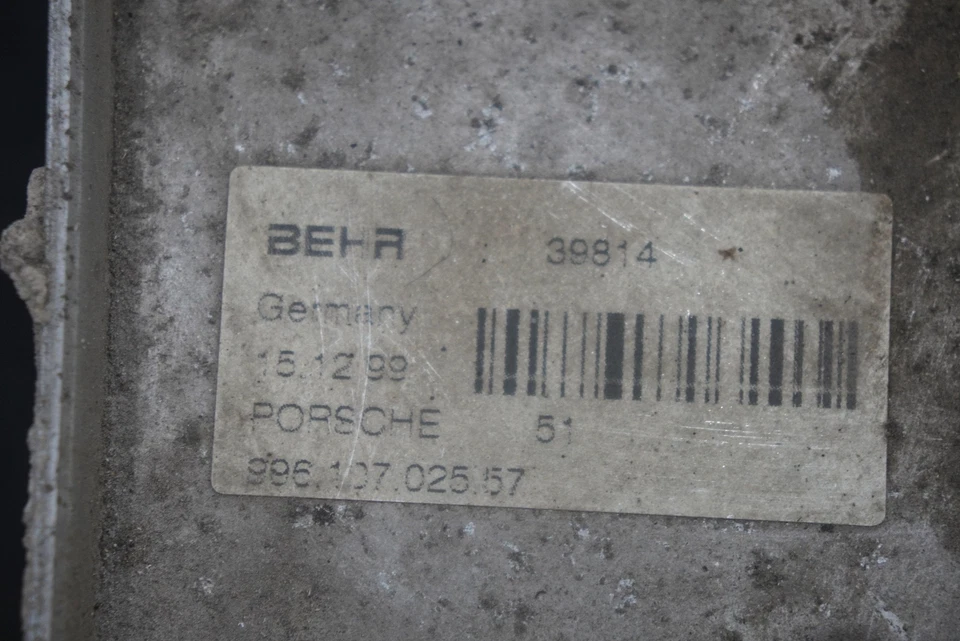 Intercambiador de calor enfriador de aceite de motor 99610702557 Porsche 911 996 1999-2005 Boxster Foto 4 de 4