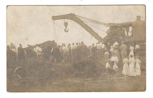 VINTAGE CROWD LOOKING AT TRAIN WRECK POSTCARD! RPPC! LOCATION UNKNOWN!