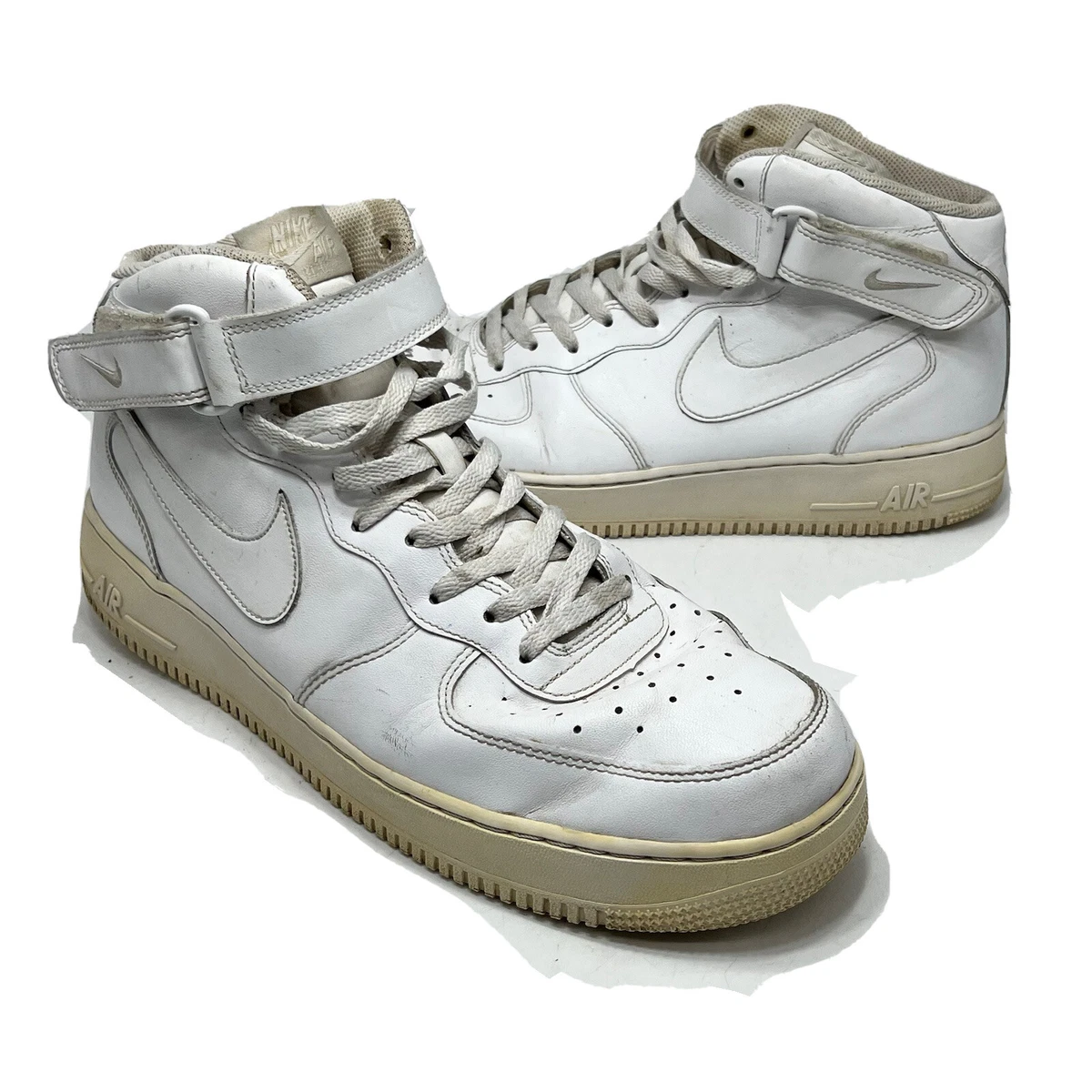 Air Force 1 Mid Top Shoes.