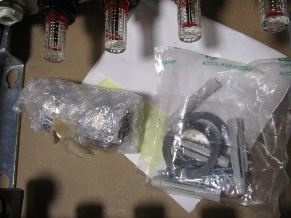 UPONOR COLECTOR DE ACERO INOXIDABLE 1" VÁLVULA DE BOLA 4 BUCLES PARTE #A2700402 NUEVO Foto 3 de 4